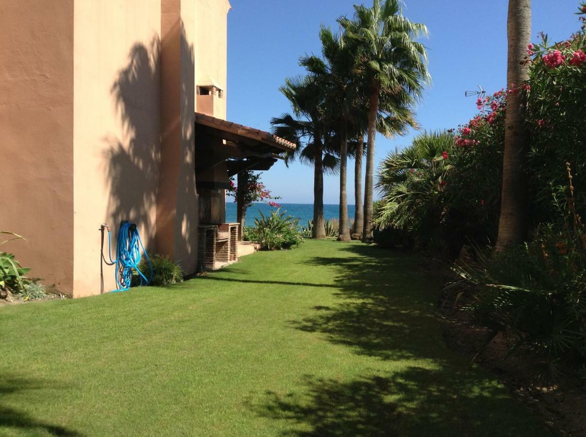 埃斯特波纳Urb Playa Azul 24别墅 外观 照片