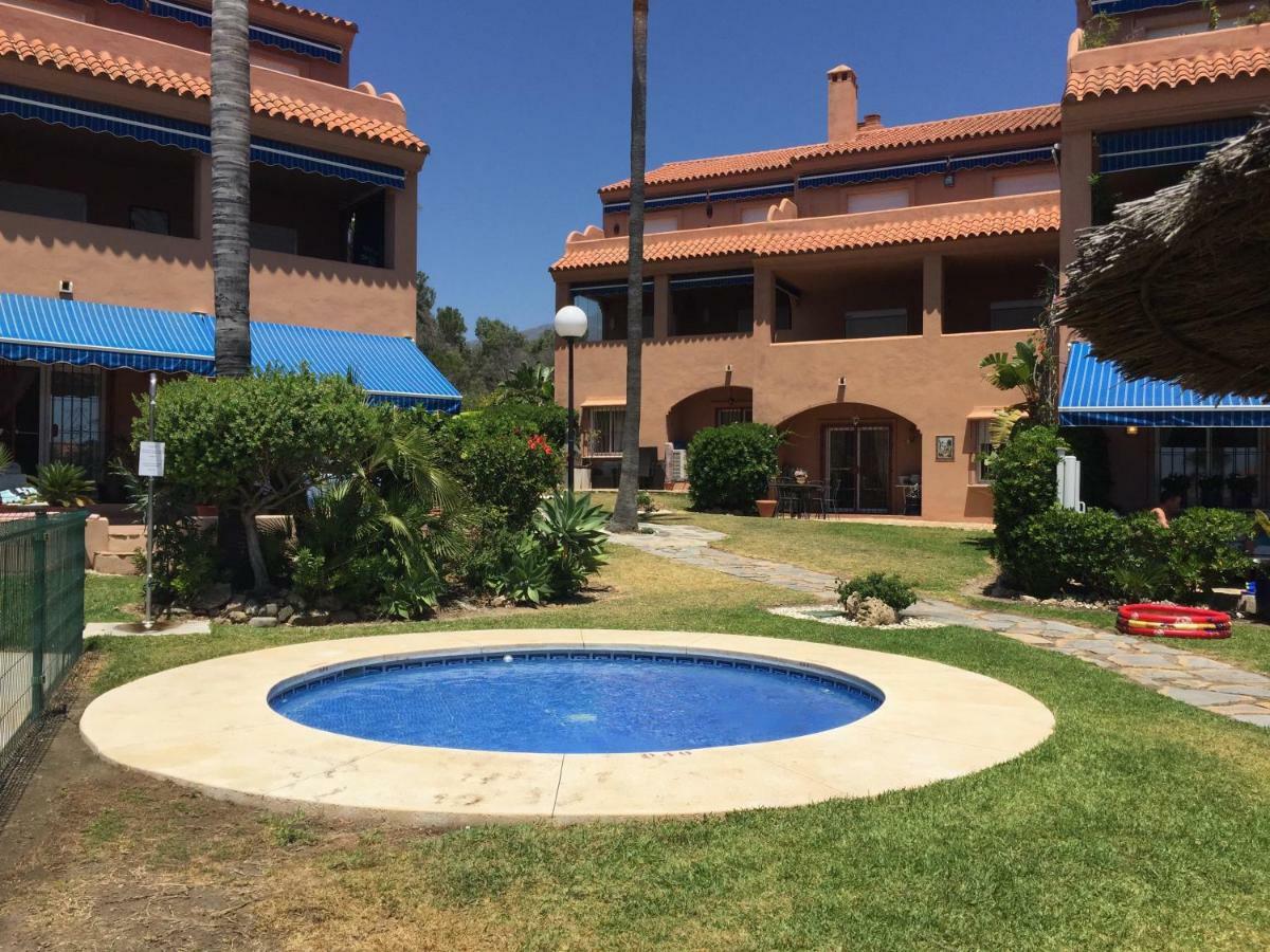 埃斯特波纳Urb Playa Azul 24别墅 外观 照片